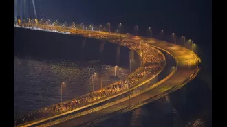 28-year-old private bank employee died after jumping from Bandra Worli Sea Link; body recovered.