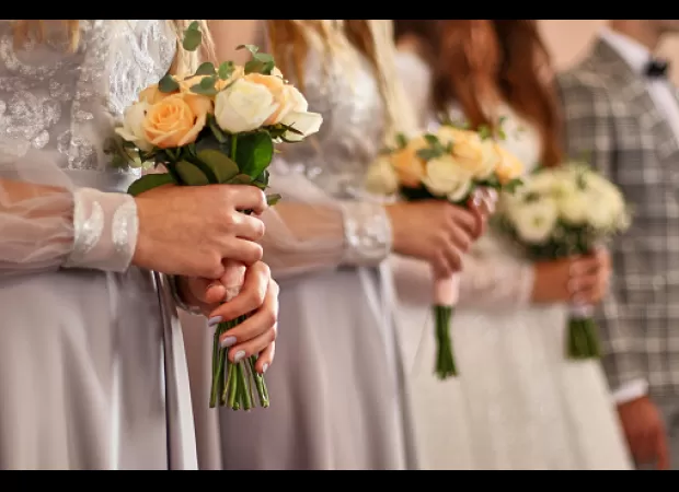 Woman commended for deciding to not attend best friend's wedding at the last minute.