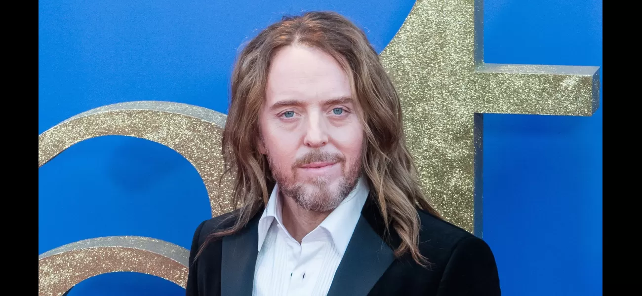 Tim Minchin shared heartbreaking news with his audience during a live performance.