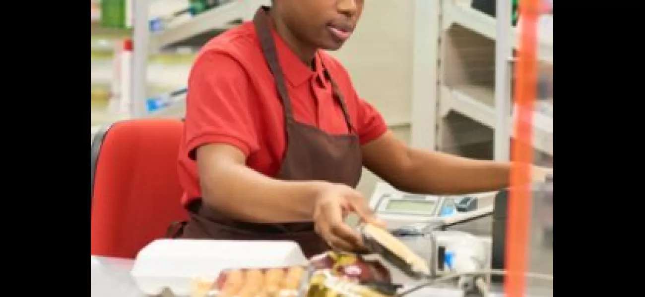 Cashier scolded by manager for clocking too many overtime hours: “Get out of the store!”