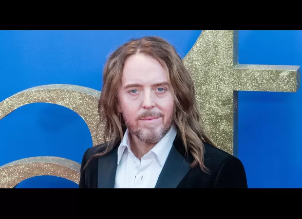 Tim Minchin shared heartbreaking news with his audience during a live performance.