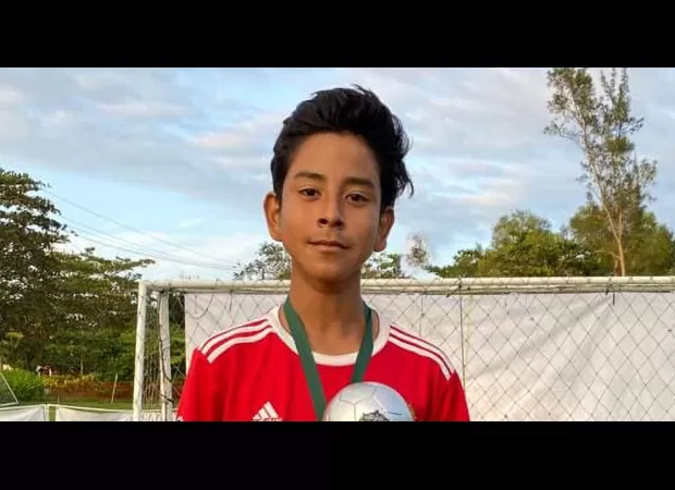 13-year-old boy dies after colliding with teammate during a football game.