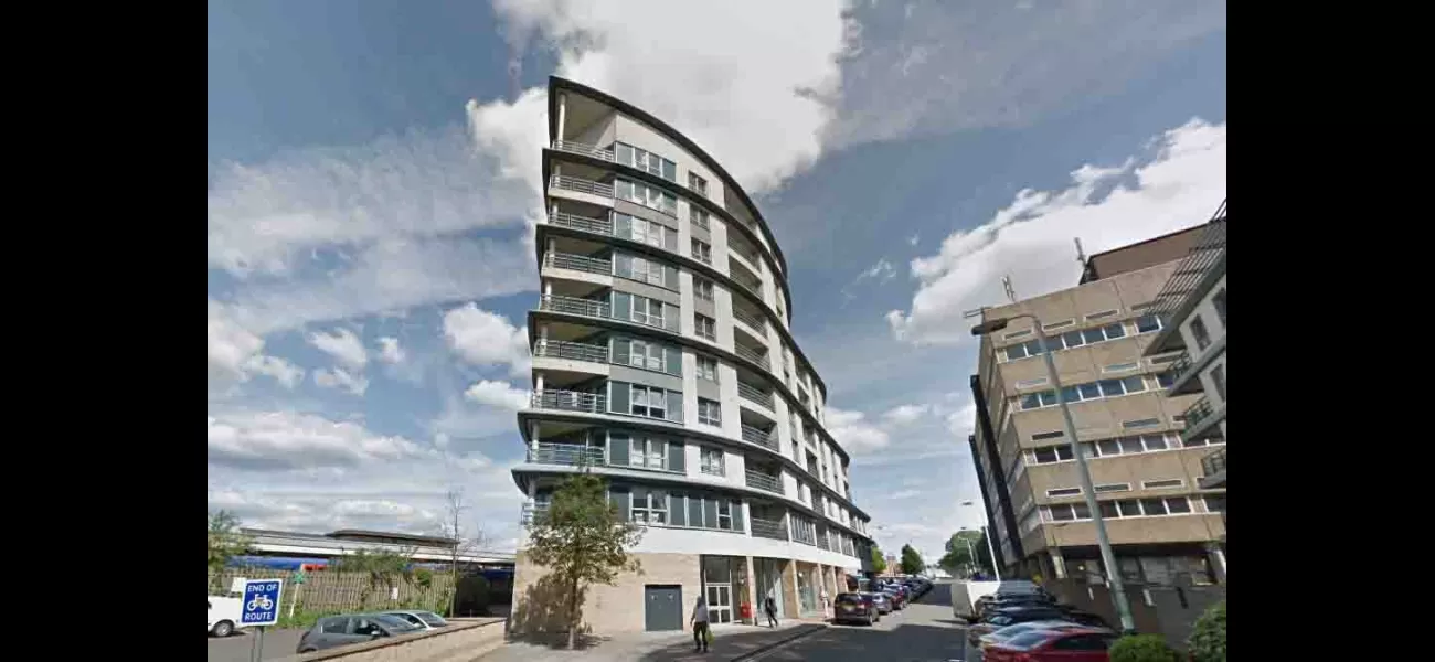 Evacuate immediately if block of flats is structurally unsafe.
