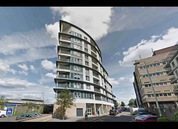 Evacuate immediately if block of flats is structurally unsafe.