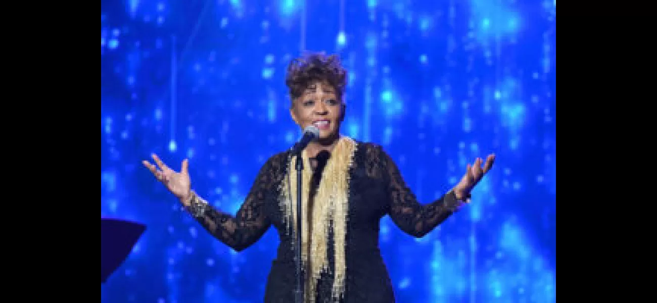 Anita Baker angers fans by arriving late & having issues with production crew.