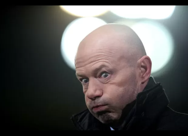 Alan Shearer expresses his anger over the controversial late penalty awarded to PSG during Newcastle's game.