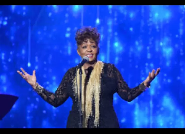 Anita Baker angers fans by arriving late & having issues with production crew.