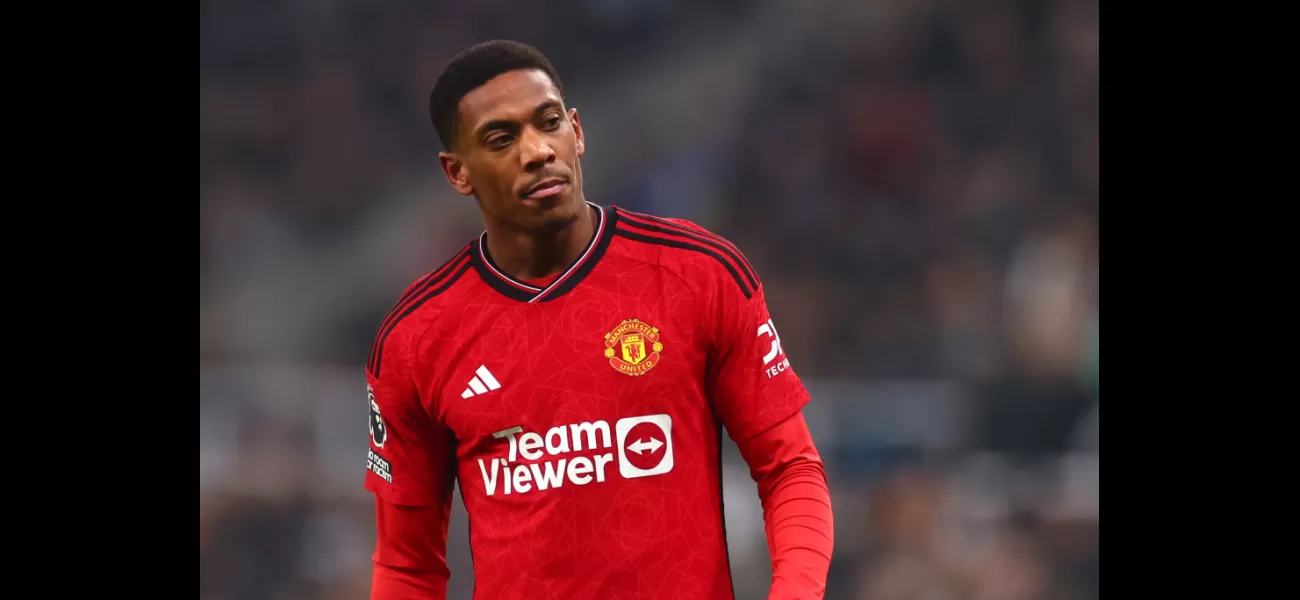 Erik ten Hag yelled at Anthony Martial for bad play vs. Newcastle.