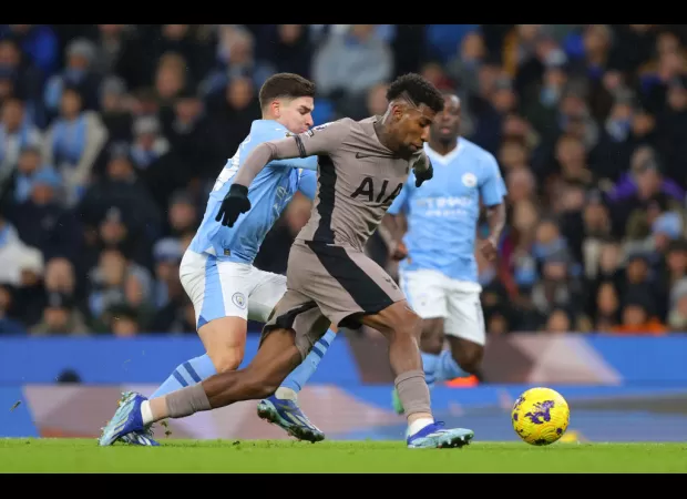 Roy Keane thinks Man City unlikely to win title due to losing ground to Arsenal & Liverpool.