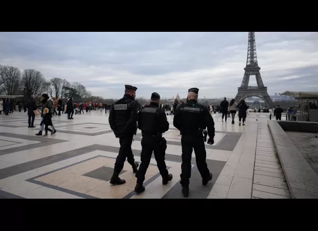 Suspect in Paris knife attack declared loyalty to Islamic State.