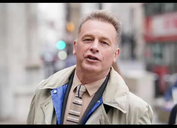 Chris Packham in court to fight gov't's attempt to weaken environmental protection policy.