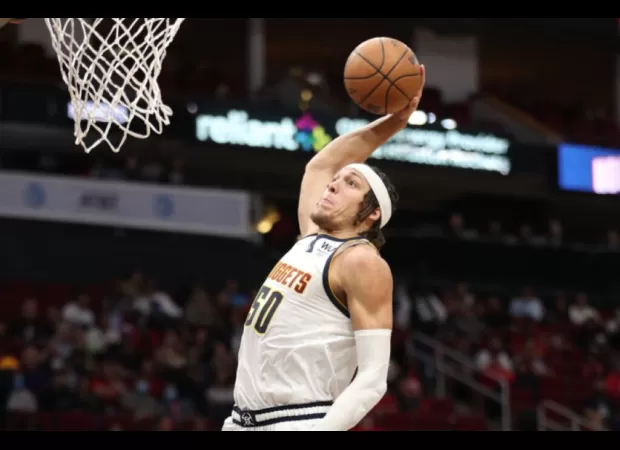 Woman Googled Aaron Gordon's net worth during date.