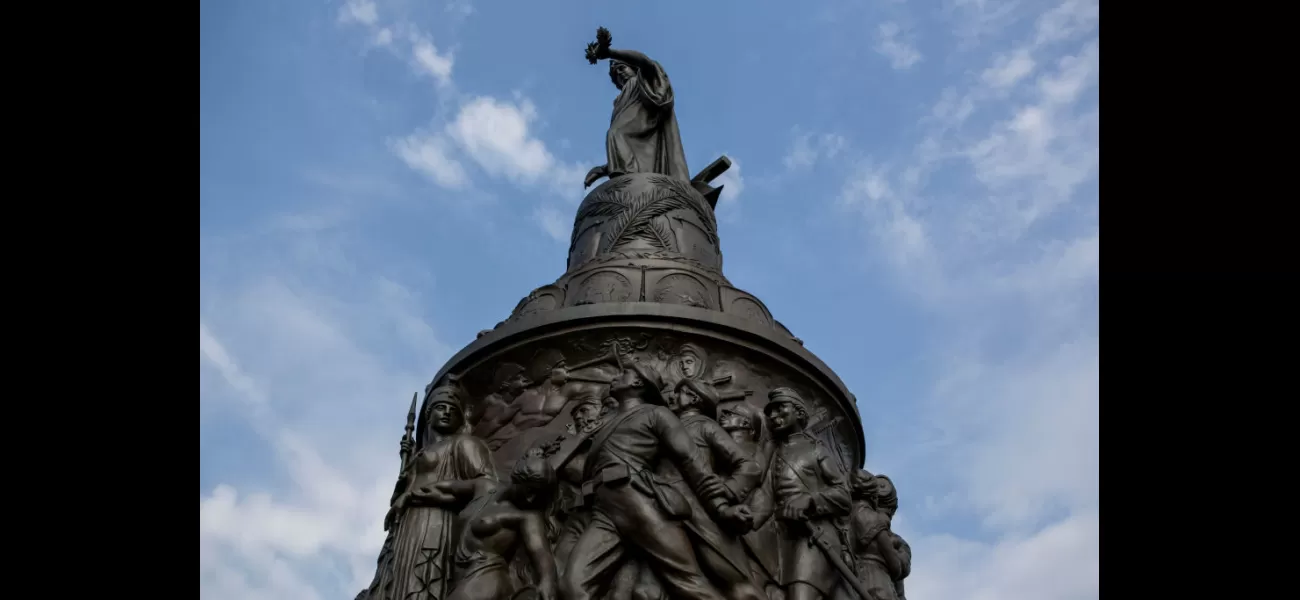 Judge orders suspension of removal of Confederate memorials.