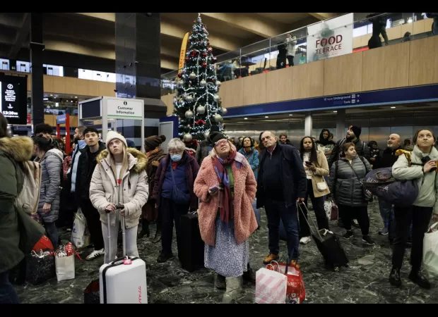 UK faces disruption on Christmas Eve due to high speed winds warned by Met Office.