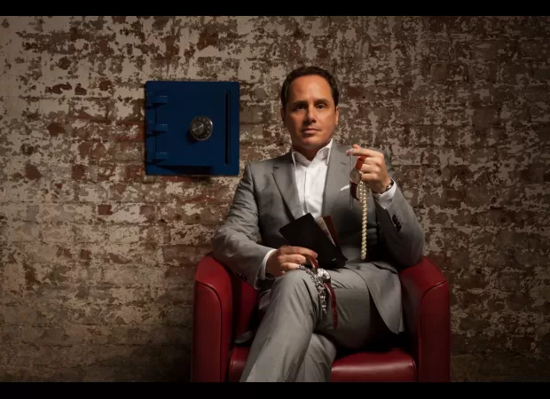 Burglars break into home of security expert just before Christmas.