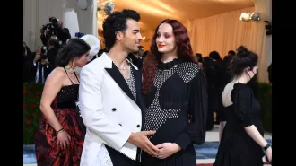 Sophie Turner to spend Christmas in England with two kids, away from Joe Jonas.