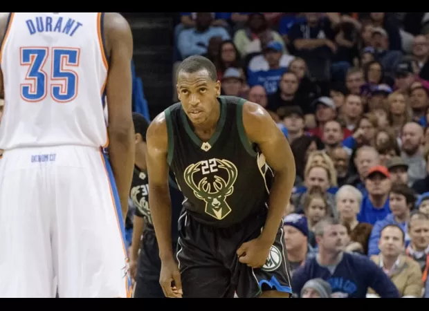 NBA player Khris Middleton gave a $1,000 tip to the staff at Brooklyn Chop House on Christmas.