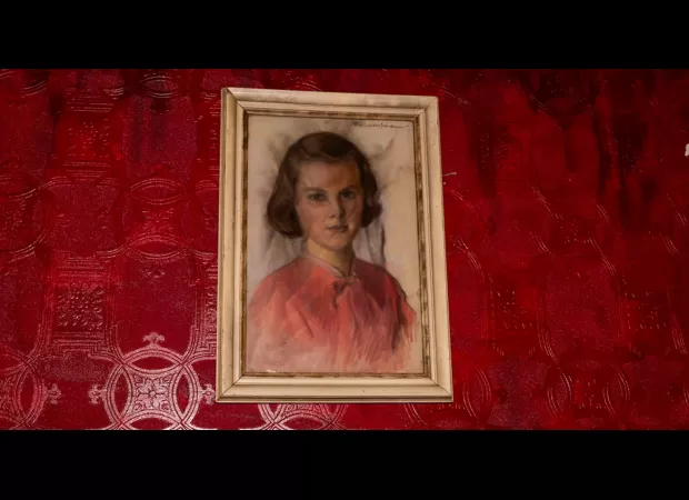 Painting's curse causes floods at London's tourist spot.