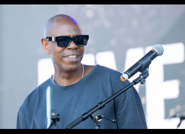 Comedian leaves stage mid-performance, fans disappointed.