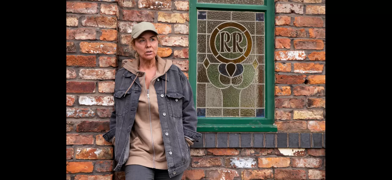 Claire Sweeney announces Fiz's unexpected comeback to Coronation Street.