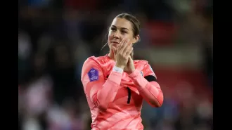 Arsenal no longer interested in Mary Earps as PSG have taken the lead in signing the star Lionesses keeper.