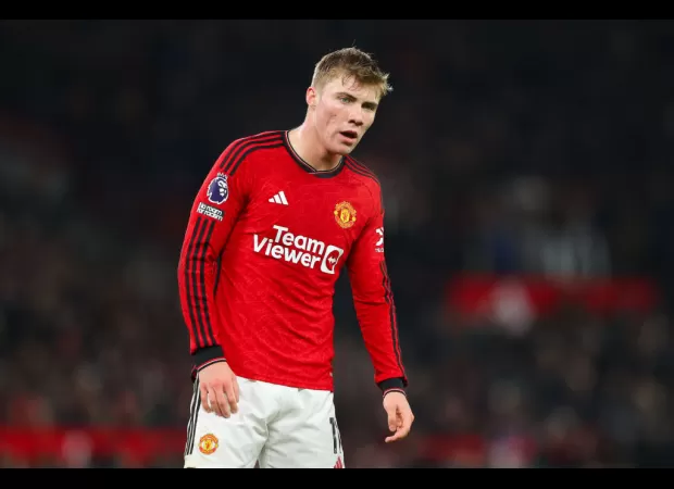 Berbatov advises Hojlund to simplify his game in order to score more goals for Manchester United.