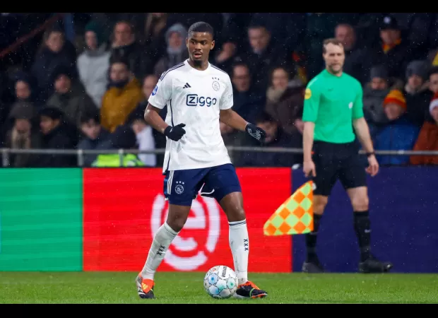 Possible paraphrase: Ajax close to securing new contract with Jorrel Hato, who is also a target for Arsenal.