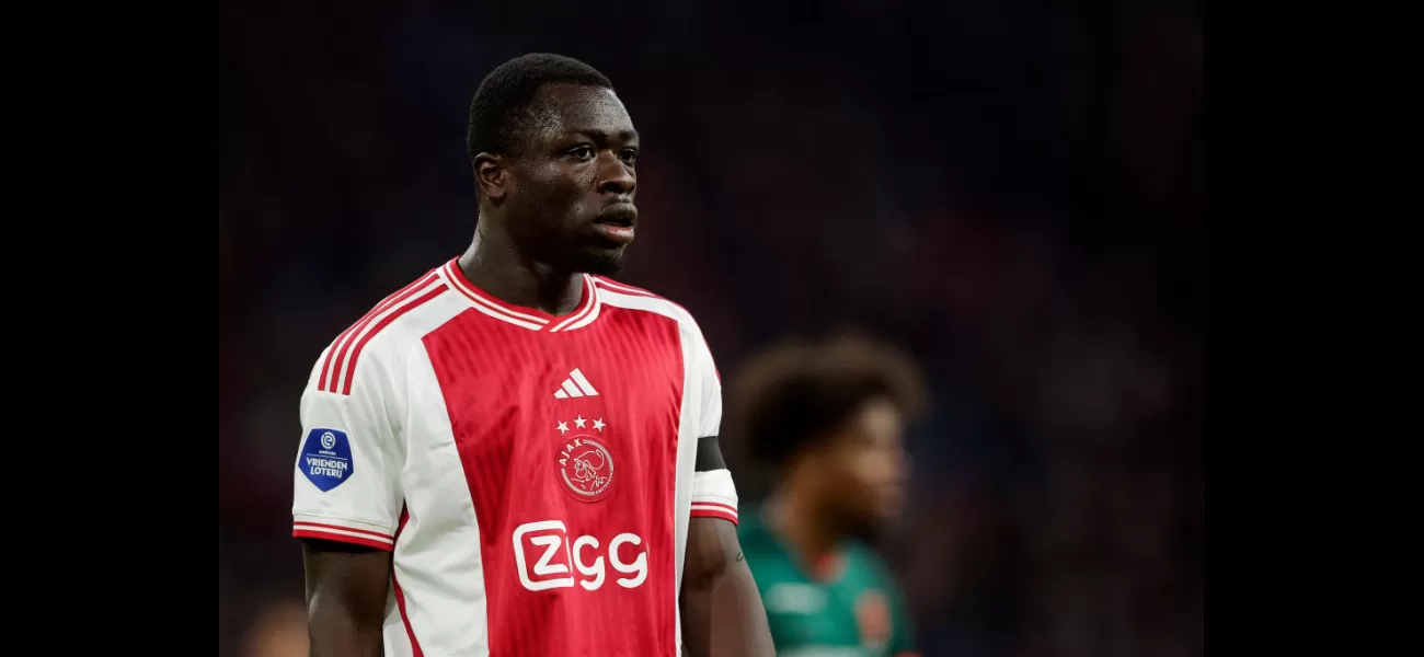 Ajax's Brian Brobbey turns down offer from Manchester United and declares his intention to remain with the Dutch club.