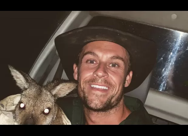 A celebrity shocks plane passengers by flashing them, causing chaos on the flight.