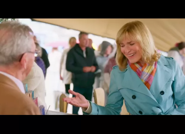 Fiona Bruce amazed by backstory of Muhammed Ali relic on Antiques Roadshow.