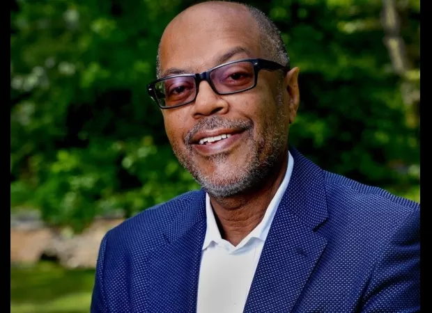 The first Black executive editor of LA Times resigns, causing controversy.