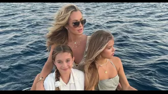 Amanda Holden has a strong bond with her daughters Lexi (18) and Hollie (11).