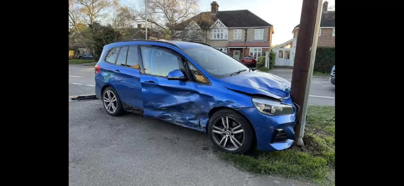 A man posing as a police officer caused an elderly person to have an accident by using false blue lights.