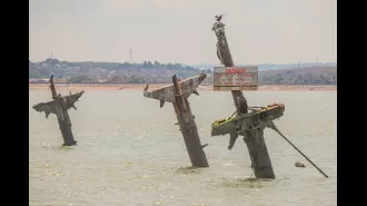 Experts warn that a ship loaded with explosives in the Thames is at risk of detonation.