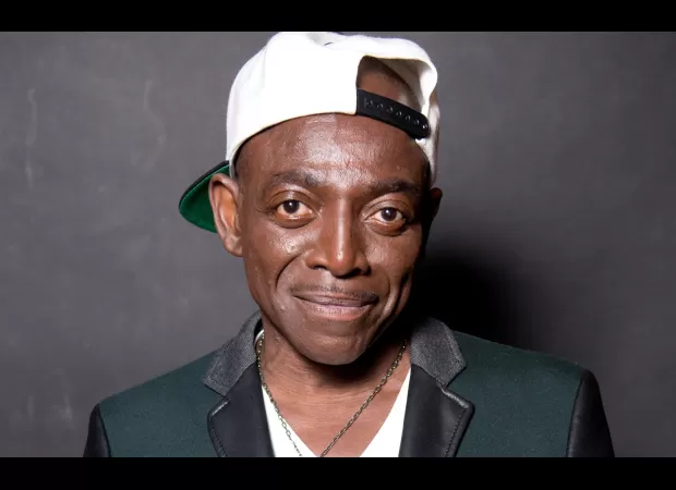 Legendary performer Hinton Battle, known for his role in Dreamgirls, has passed away at the age of 67. Co-star Jennifer Hudson expressed her grief in a heartfelt tribute.