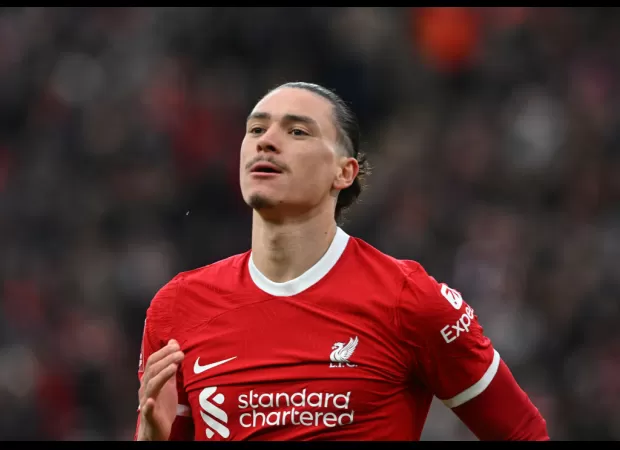 Liverpool's plans for their upcoming match against Arsenal are in jeopardy after Jurgen Klopp announced that a key player left the stadium wearing a protective boot due to an injury.