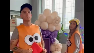 Robbie Williams and Ayda Field's Mr and Mrs Potato Head dance is extremely bizarre and dreamlike.