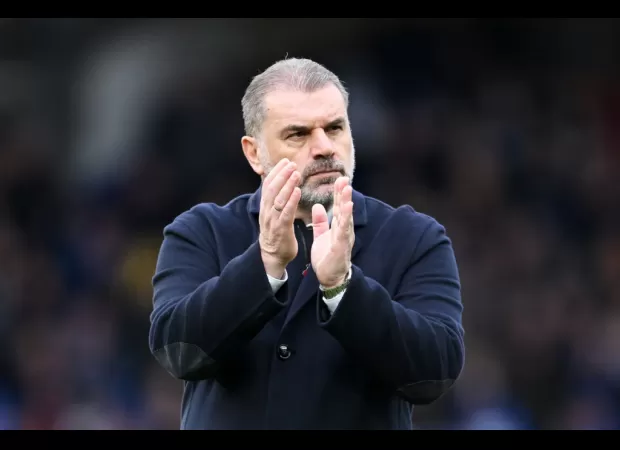 Peter Crouch identifies weak spot in Tottenham player during draw with Everton.