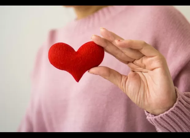 Mother comes home after heart transplant 1 year after giving birth to her son.