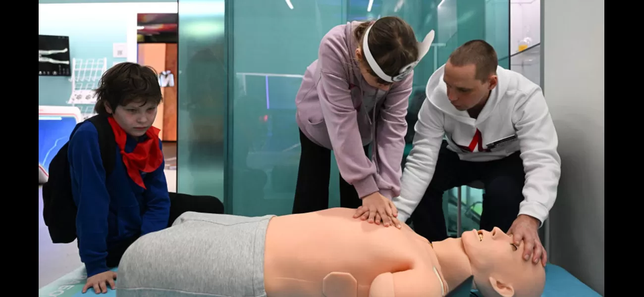 Russian youth will receive training on how to survive nuclear bombs and protect themselves in case of an attack.