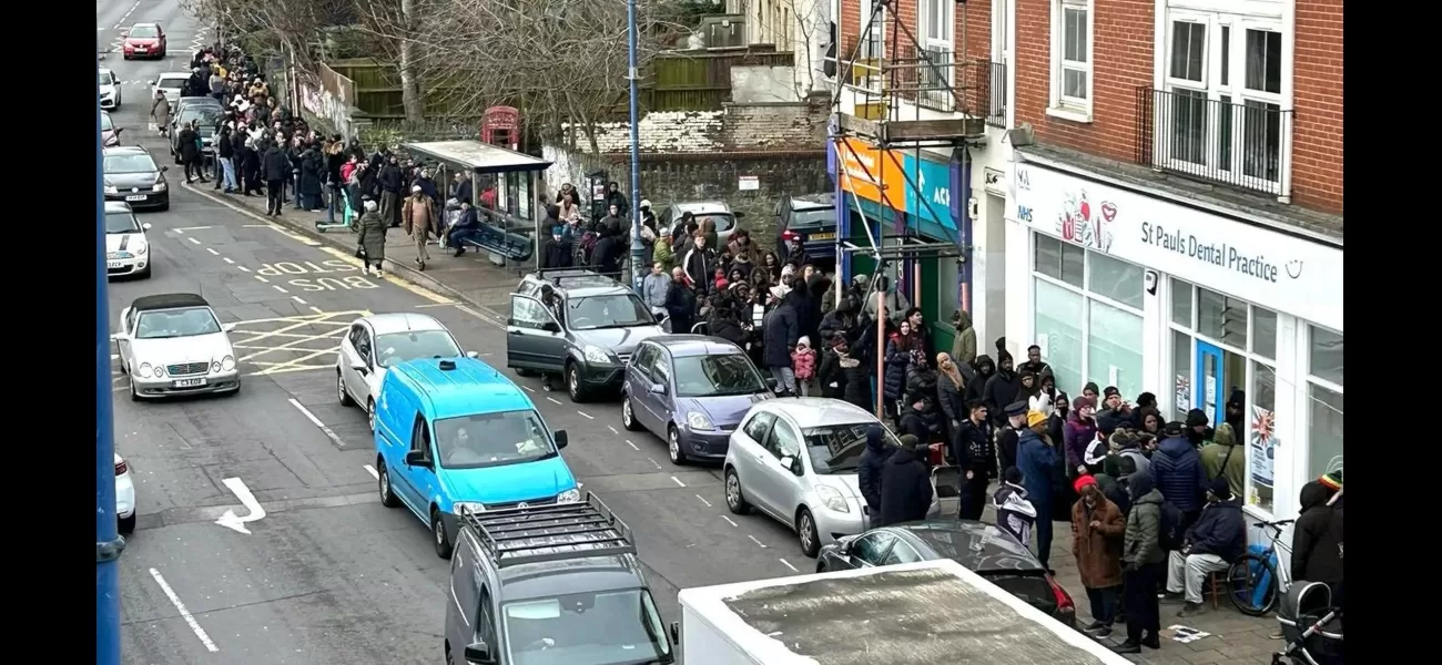 Cop called to queue for dentist becomes too long.