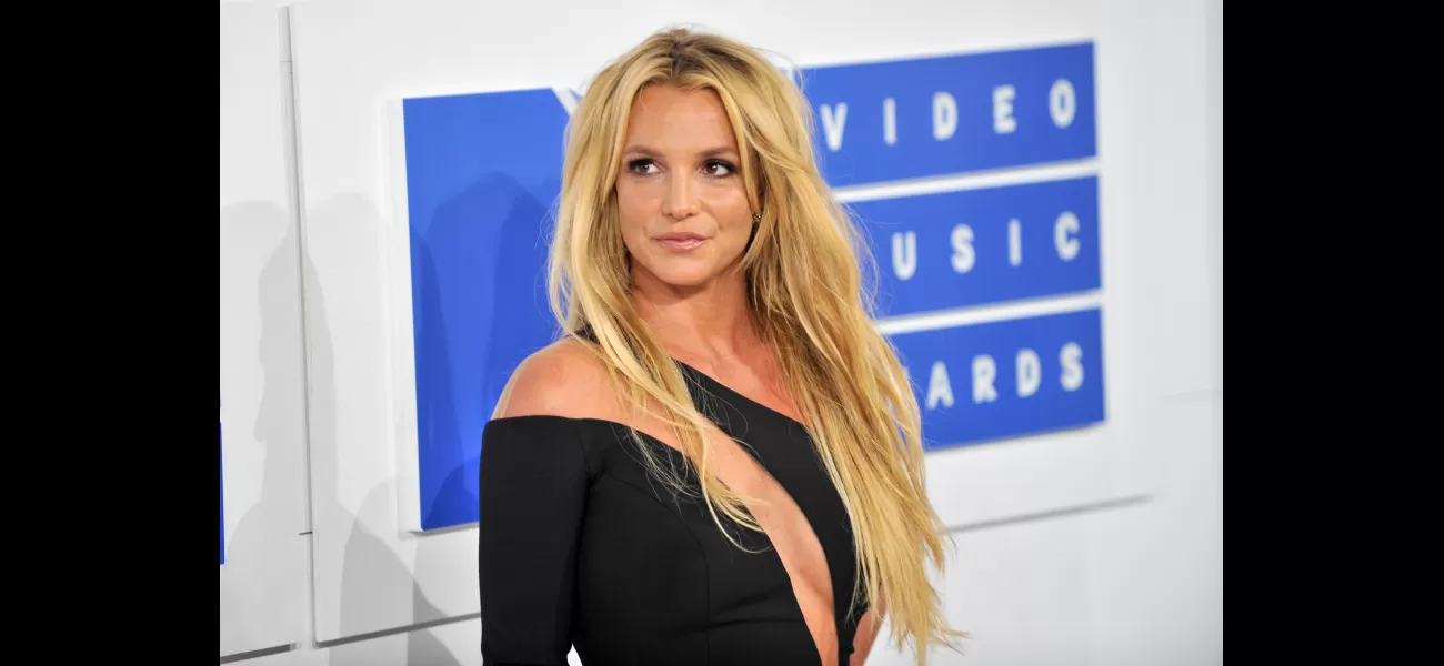 Britney Spears says she kissed Ben Affleck.