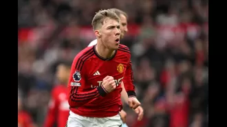 Rasmus Hojlund shares his favorite Manchester United player and picks his ideal five-person soccer team.
