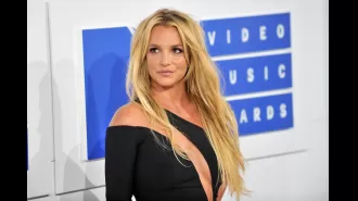 Britney Spears says she kissed Ben Affleck.