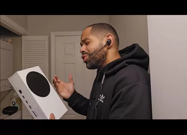 Influencer renounces Xbox fandom amidst ongoing fan outrage.