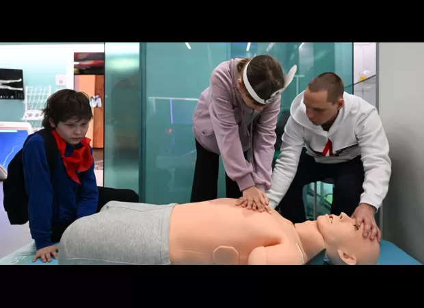 Russian youth will receive training on how to survive nuclear bombs and protect themselves in case of an attack.