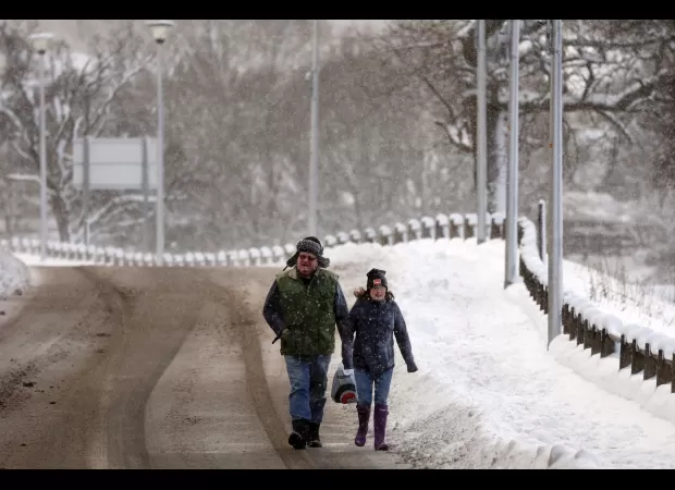 UK preparing for more winter weather, warned of possible 8 inches of snow.
