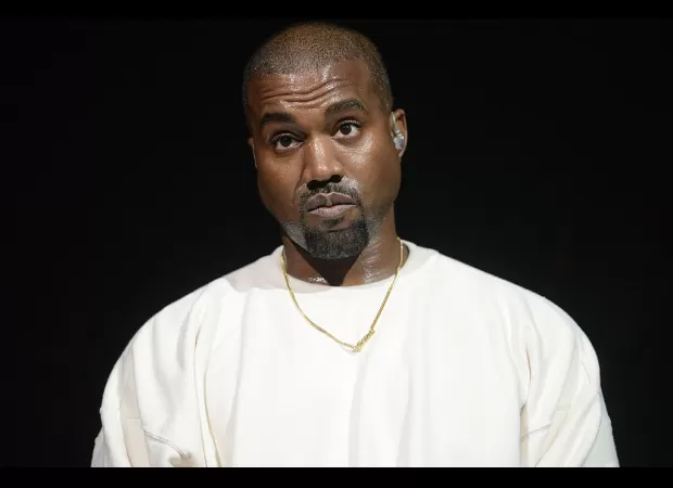 Kanye West shares controversial Bianca Censori photo as phone background following criticism.