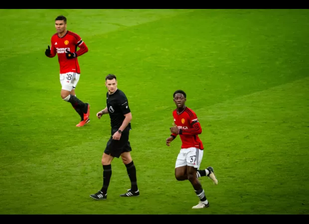 Casemiro is mentoring Manchester United's Kobbie Mainoo, according to Erik ten Hag.