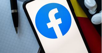 Facebook is experiencing technical issues, causing many people to be unable to use the site.